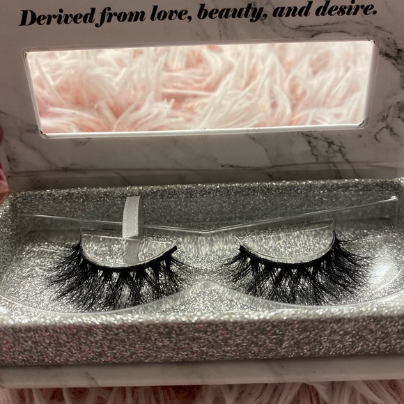 Lashes - Picture 2 of 4